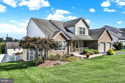 Exterior - 907 Billy Dr, Sinking Spring, PA 19608 photo 3 of 9