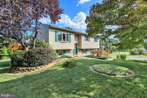 7428 Hillock Ln, Reading, PA 19606