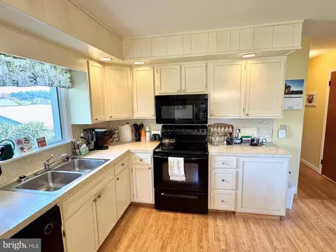 Kitchen - 1122 Broadway Blvd, Reading, PA 19607 photo 4 of 4