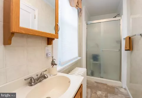Bath - 107 S Miller St, Reading, PA 19607 photo 1 of 2