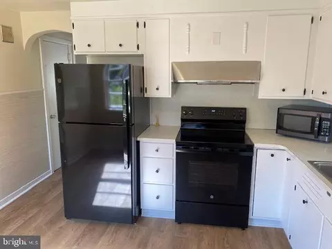 Kitchen - 905 Crestview Ave, Reading, PA 19607 photo 4 of 5