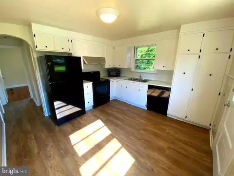 Kitchen - 905 Crestview Ave, Reading, PA 19607 photo 1 of 5