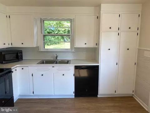 Kitchen - 905 Crestview Ave, Reading, PA 19607 photo 5 of 5
