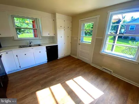 Kitchen - 905 Crestview Ave, Reading, PA 19607 photo 3 of 5