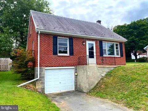 Exterior - 905 Crestview Ave, Reading, PA 19607 photo 7 of 9