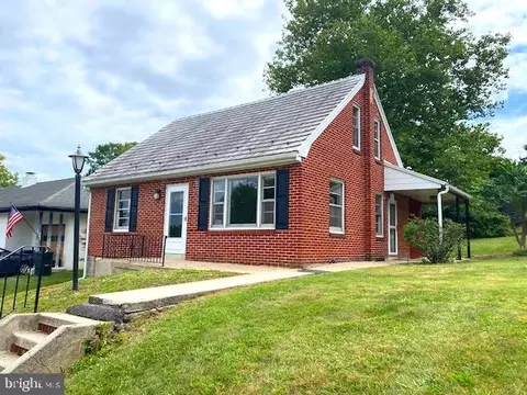 Exterior - 905 Crestview Ave, Reading, PA 19607 photo 5 of 9