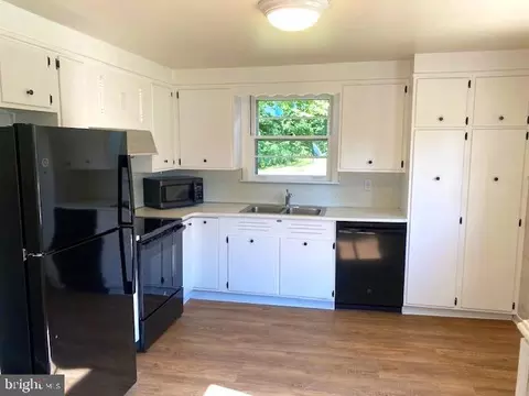 Kitchen - 905 Crestview Ave, Reading, PA 19607 photo 2 of 5