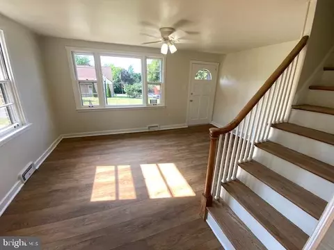 Living - 905 Crestview Ave, Reading, PA 19607 photo 1 of 2