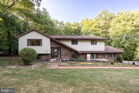 23 Chinkapin Dr, Fleetwood, PA 19522