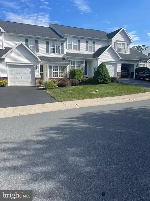 151 Waterford Ln, Reading, PA 19606