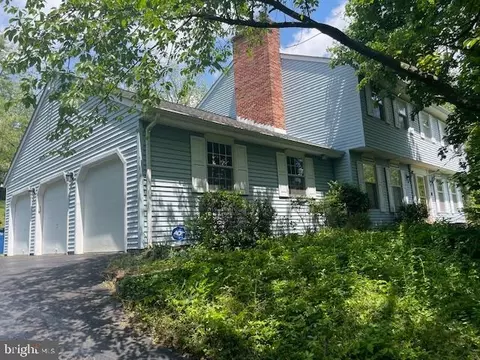 1049 Victory Cir, Reading, PA 19605