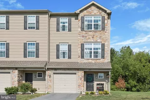 2043 Crown Mill Dr, Mohrsville, PA 19541