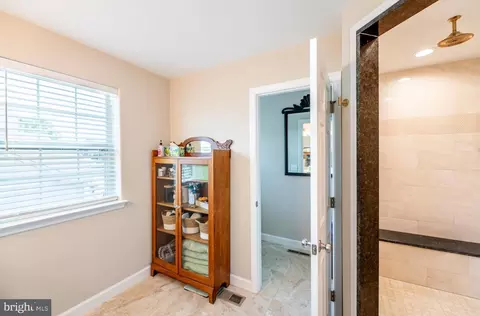 Entry Way - 638 Ebersole Rd, Reading, PA 19605 photo 14 of 20