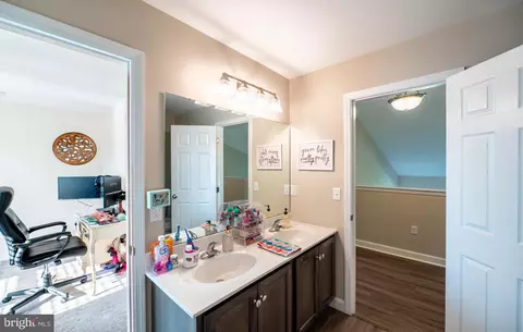Entry Way - 638 Ebersole Rd, Reading, PA 19605 photo 19 of 20