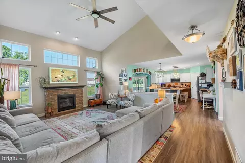 Entry Way - 638 Ebersole Rd, Reading, PA 19605 photo 9 of 20