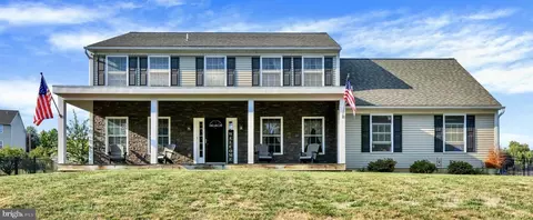 6 Nantucket Dr, Reading, PA 19605