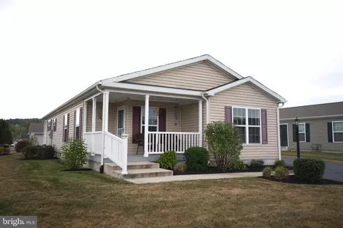 2 Bunting Ct, Bechtelsville, PA 19505