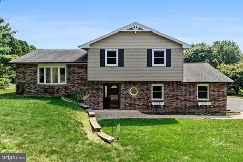 30 Bower Rd, Lenhartsville, PA 19534