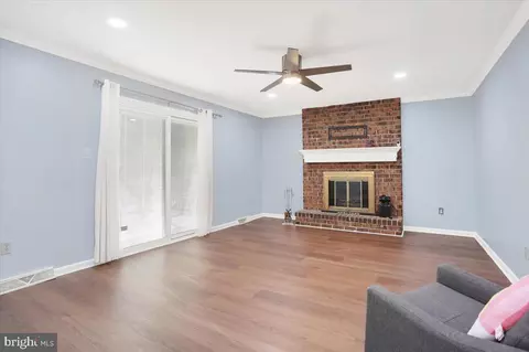 Living - 24 Golfview Ln, Reading, PA 19606 photo 2 of 5