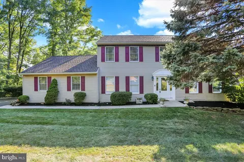 Exterior - 24 Golfview Ln, Reading, PA 19606 photo 2 of 8