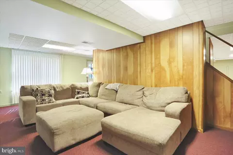 Living - 24 Golfview Ln, Reading, PA 19606 photo 5 of 5
