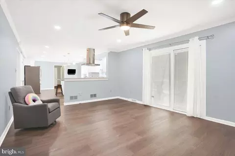 Living - 24 Golfview Ln, Reading, PA 19606 photo 4 of 5