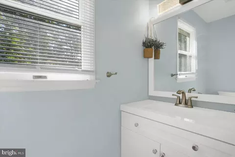 Bath - 24 Golfview Ln, Reading, PA 19606 photo 1 of 4
