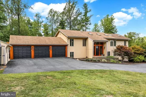 308 Foxcroft Ln, Robesonia, PA 19551