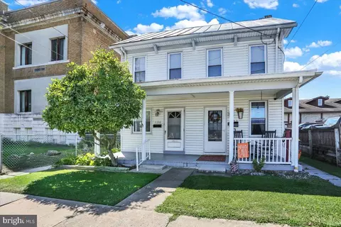 130 W Penn Ave, Robesonia, PA 19551