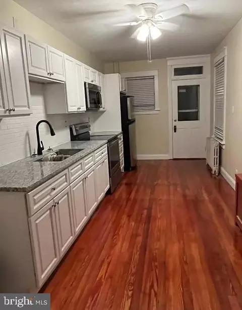 310 S Sterley St, Reading, PA 19607 photo 2