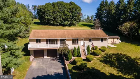 45 W Four Point Rd, Womelsdorf, PA 19567