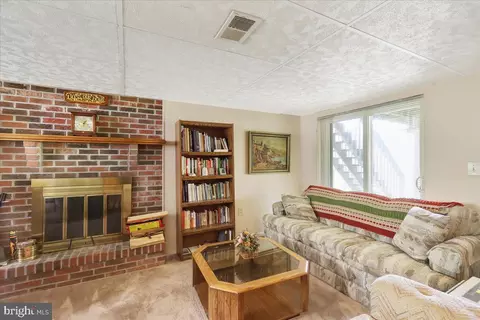 Living - 228 Wexham Dr, Reading, PA 19607 photo 2 of 3