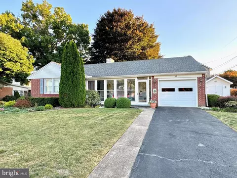 10 E Lincoln Ave, Robesonia, PA 19551
