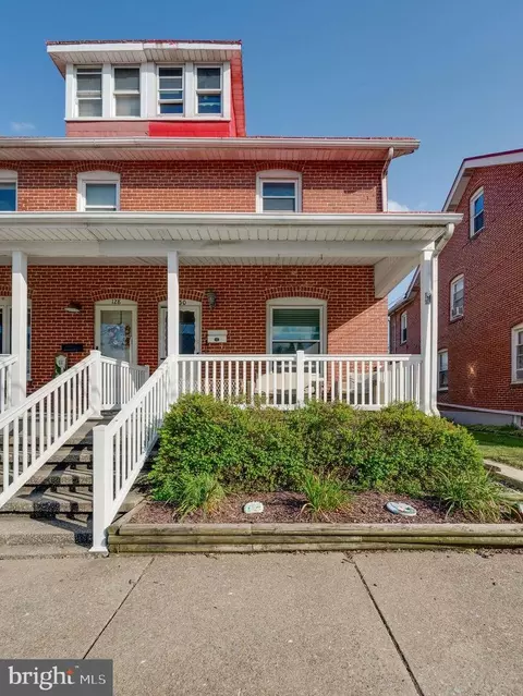 130 W Poplar St, Fleetwood, PA 19522