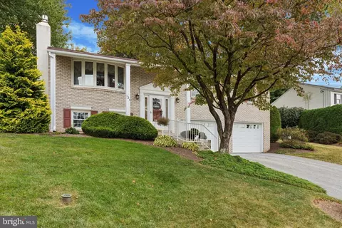 124 Sunset Ln, Boyertown, PA 19512