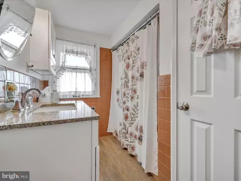 Bath - 15 Kings Blvd, Reading, PA 19607 photo 1 of 2