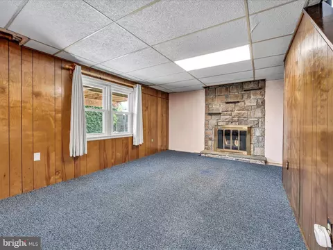 Living - 15 Kings Blvd, Reading, PA 19607 photo 3 of 3