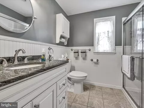 Bath - 15 Kings Blvd, Reading, PA 19607 photo 2 of 2