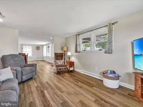 Living - 15 Kings Blvd, Reading, PA 19607 photo 1 of 3