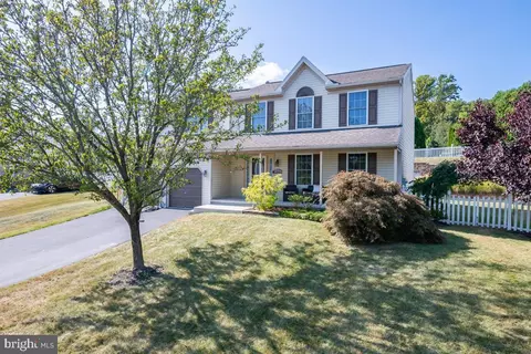303 Antietam Dr, Douglassville, PA 19518