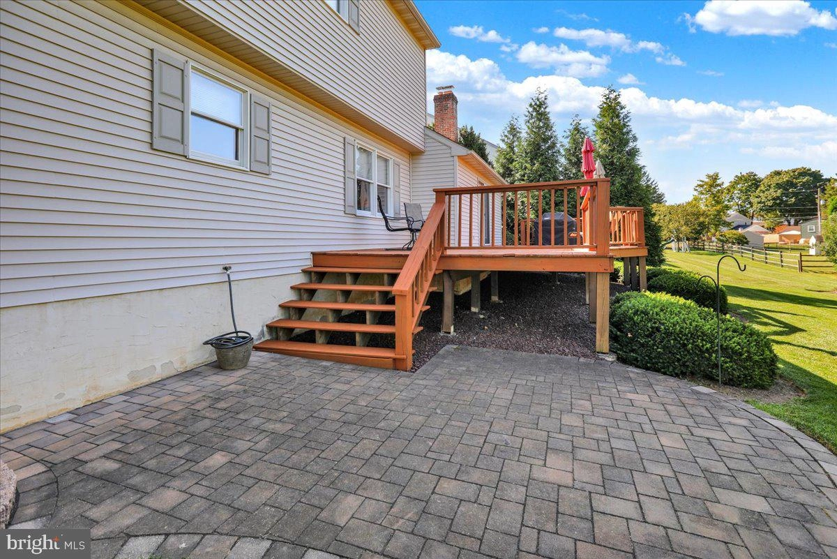 Exterior - 519 Thomas Pl, Reading, PA 19608 photo 6 of 9