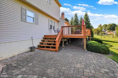 Exterior - 519 Thomas Pl, Reading, PA 19608 photo 6 of 9
