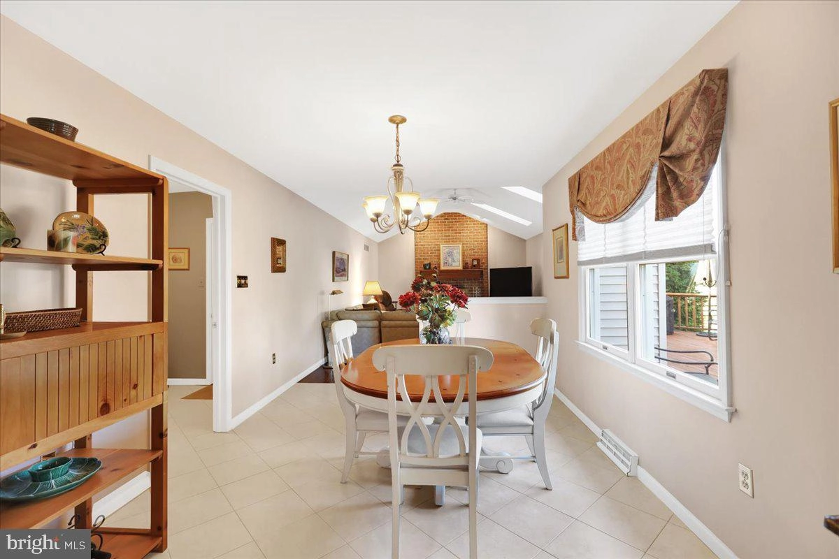 Dining - 519 Thomas Pl, Reading, PA 19608 photo 3 of 4