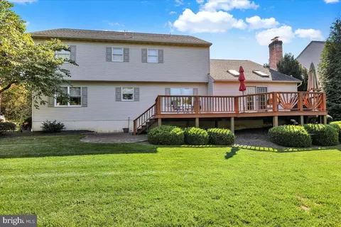 Exterior - 519 Thomas Pl, Reading, PA 19608 photo 7 of 9