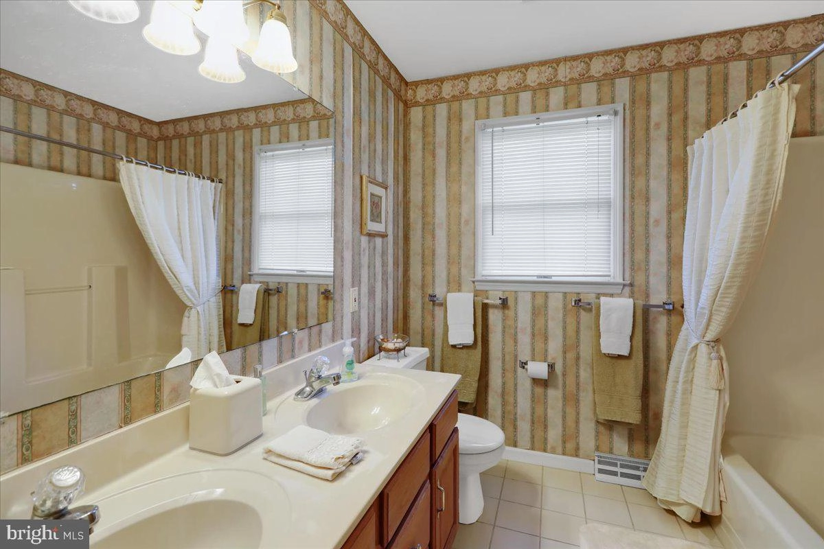 Bath - 519 Thomas Pl, Reading, PA 19608 photo 3 of 4