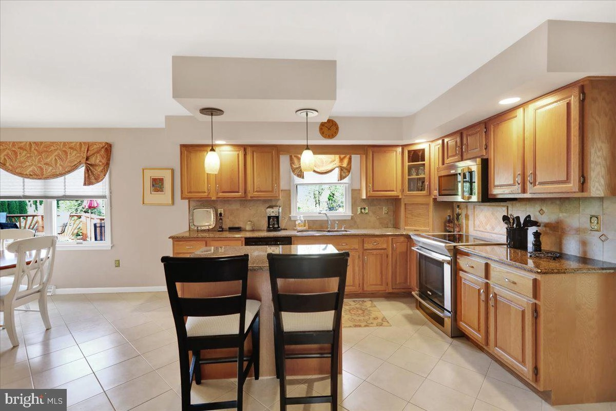 Kitchen - 519 Thomas Pl, Reading, PA 19608 photo 2 of 5
