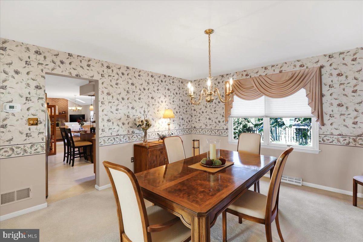 Dining - 519 Thomas Pl, Reading, PA 19608 photo 2 of 4