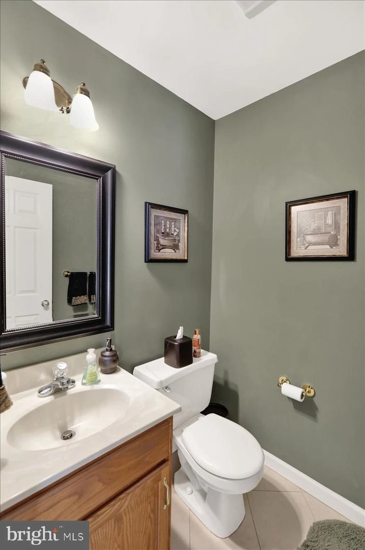 Bath - 519 Thomas Pl, Reading, PA 19608 photo 1 of 4