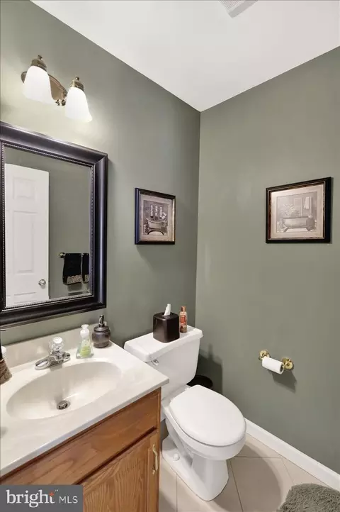 Bath - 519 Thomas Pl, Reading, PA 19608 photo 1 of 4