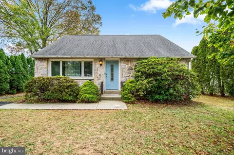100 Briarwood Dr, Douglassville, PA 19518